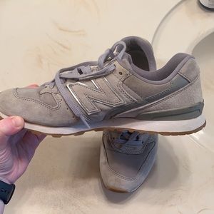 NEW BALANCE 696 Gray Sneaker